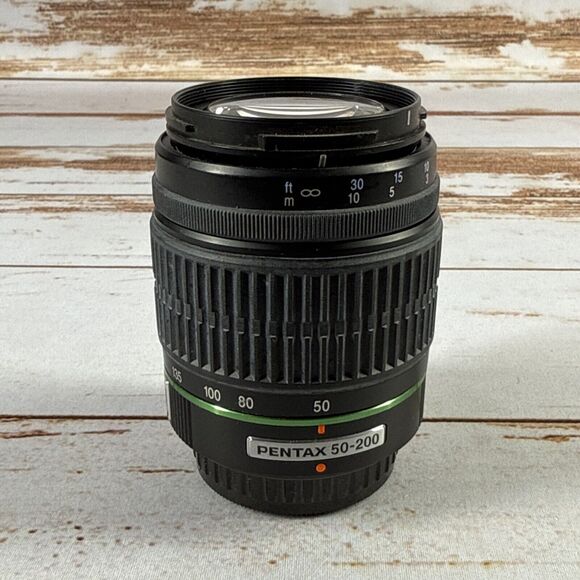 SMC PENTAX-DA 50-200mm F/4-5.6 ED Zoom Lens - Picture 2 of 5